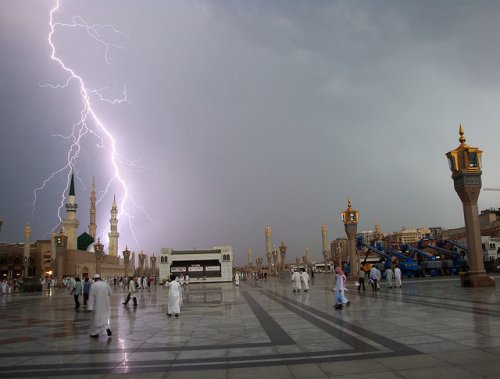 masjid nabwi with lightening.jpg