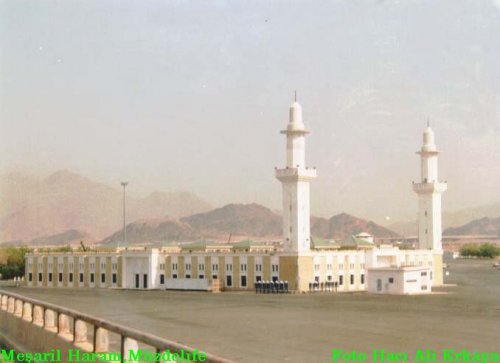 masjid%20masharul%20haram%20muzdalifah.jpg