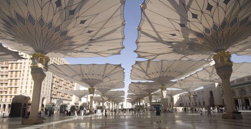 masjid nabwi umbrellas.jpg