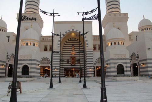 Aisha Al-Rajhi Mosque - second largest mosque in Makkah.jpg