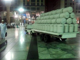 zamzam water transported to masjid nabawi.jpg