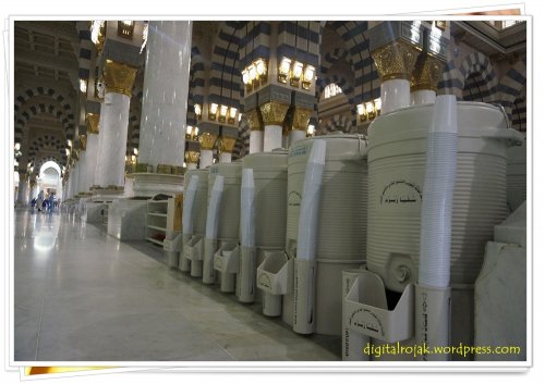 zamzam supply in masjid nabawi.jpg