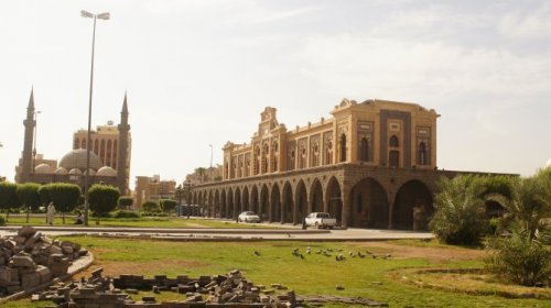 hijaz railway station with masjid ambariyah.jpg